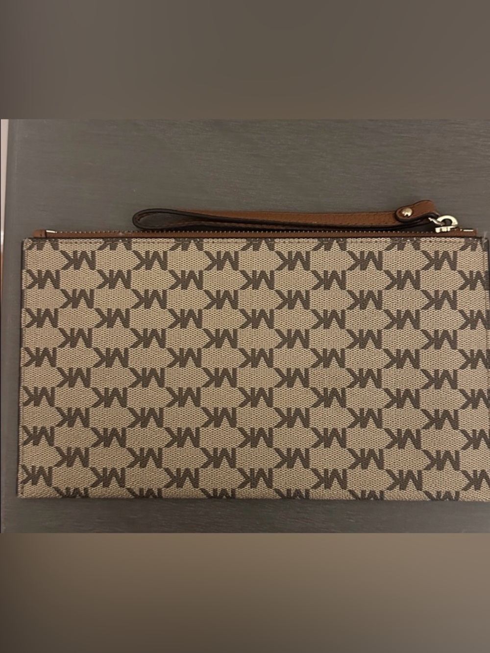 Michael Kors MK Logo Wristlet Brown Tan Zip Clutch Wallet Pouch - Picture 2 of 4